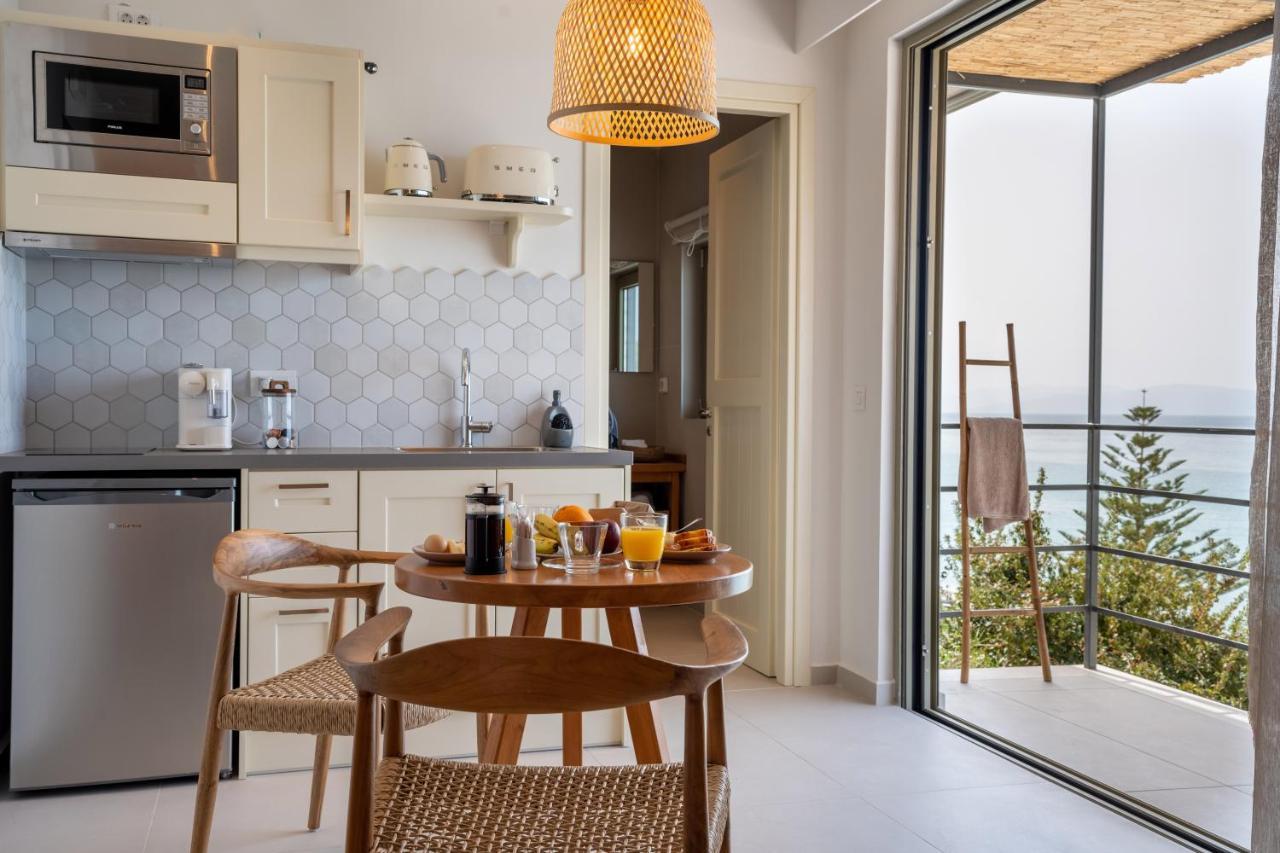 לואורדטה Thea Beachfront Suites In Lourdas Beach מראה חיצוני תמונה