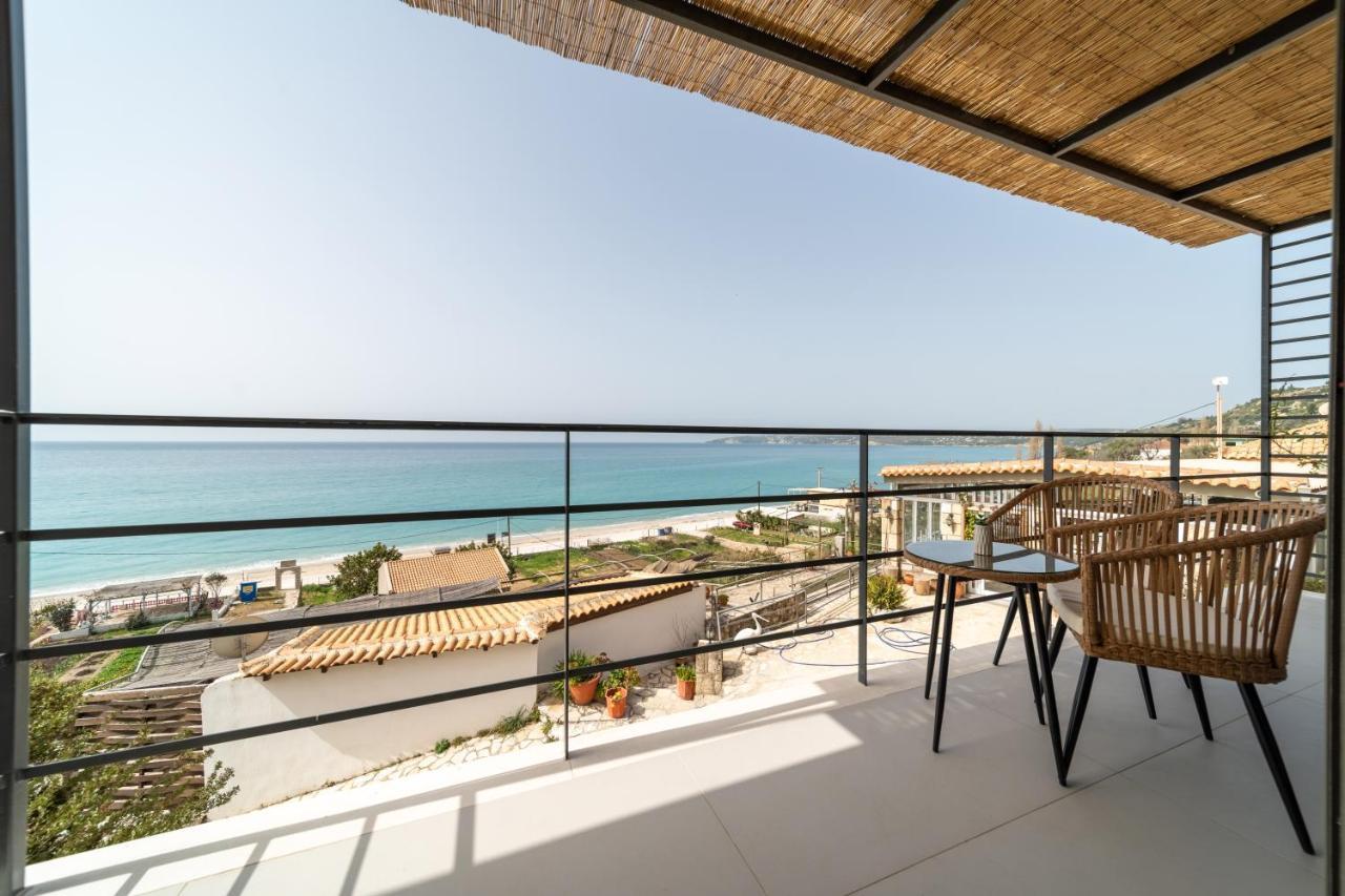 לואורדטה Thea Beachfront Suites In Lourdas Beach מראה חיצוני תמונה