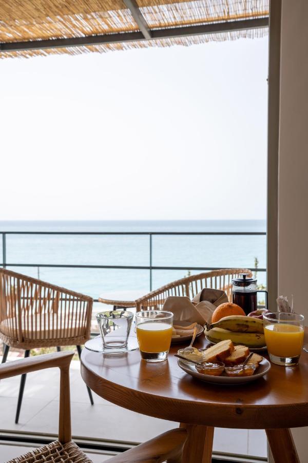 לואורדטה Thea Beachfront Suites In Lourdas Beach מראה חיצוני תמונה